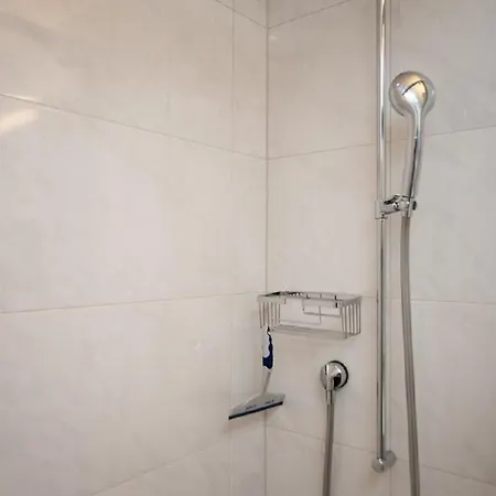 Chesa Quadrella Apartment *